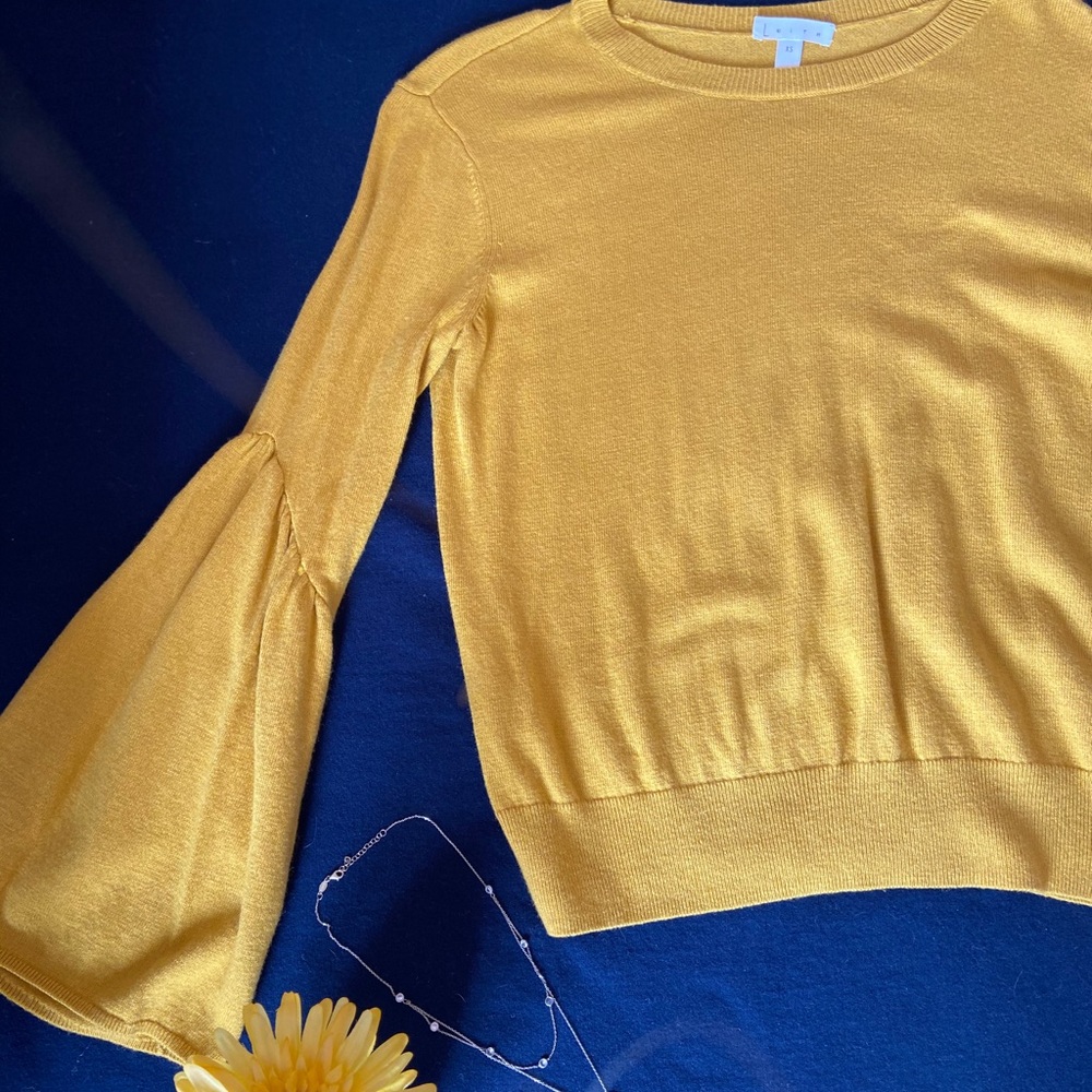🍋 3/$25 Leith Bell Sleeve sweater